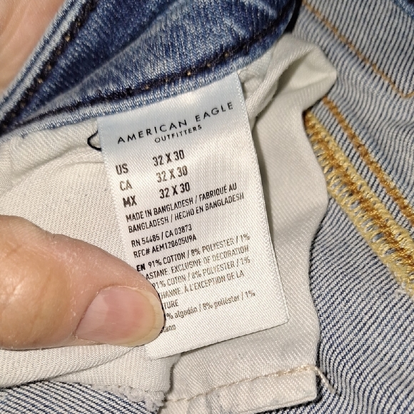 American Eagle Outfitters ATHLETIC FIT Men's Distressed Blue Jeans - Picture 3 of 5